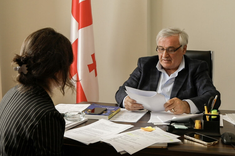 Dilar Khabuliani speaks to a reporter eiqdirqihkdrm